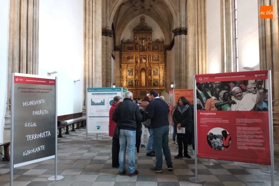 Foto 3 - C&aacute;ritas pone rostro y voz a la realidad migratoria con una exposici&oacute;n