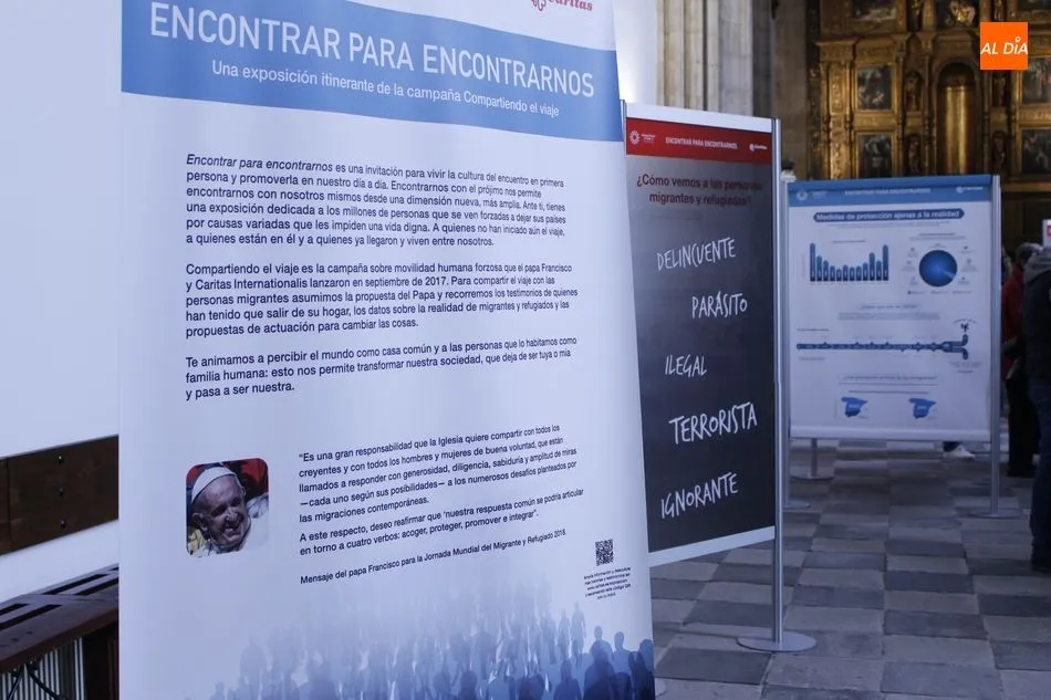 Foto 2 - C&aacute;ritas pone rostro y voz a la realidad migratoria con una exposici&oacute;n