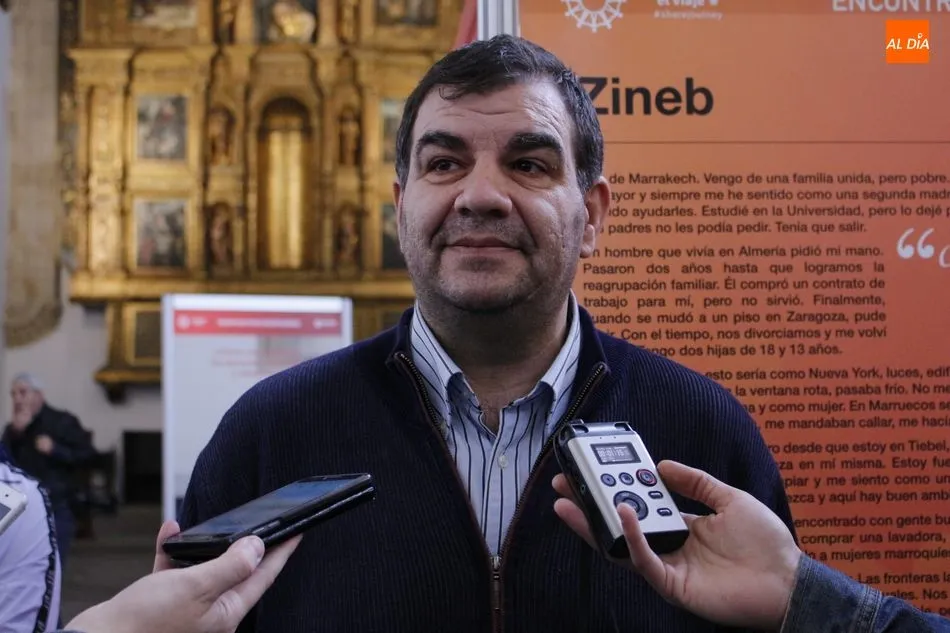 Foto 6 - C&aacute;ritas pone rostro y voz a la realidad migratoria con una exposici&oacute;n