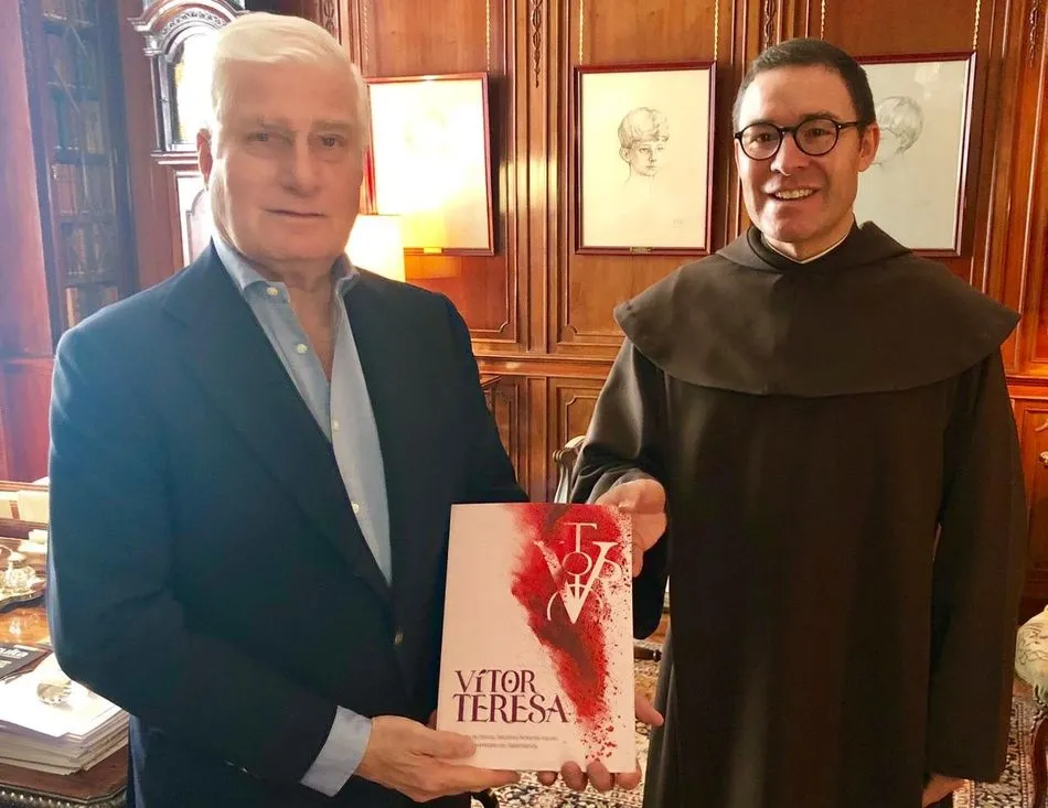 Miguel Ángel González, junto al Duque de Alba en el Palacio de Liria