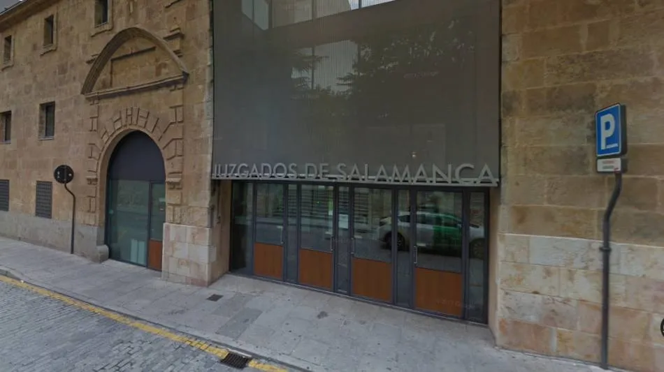 Imagen de la entrada a los juzgados de Salamanca