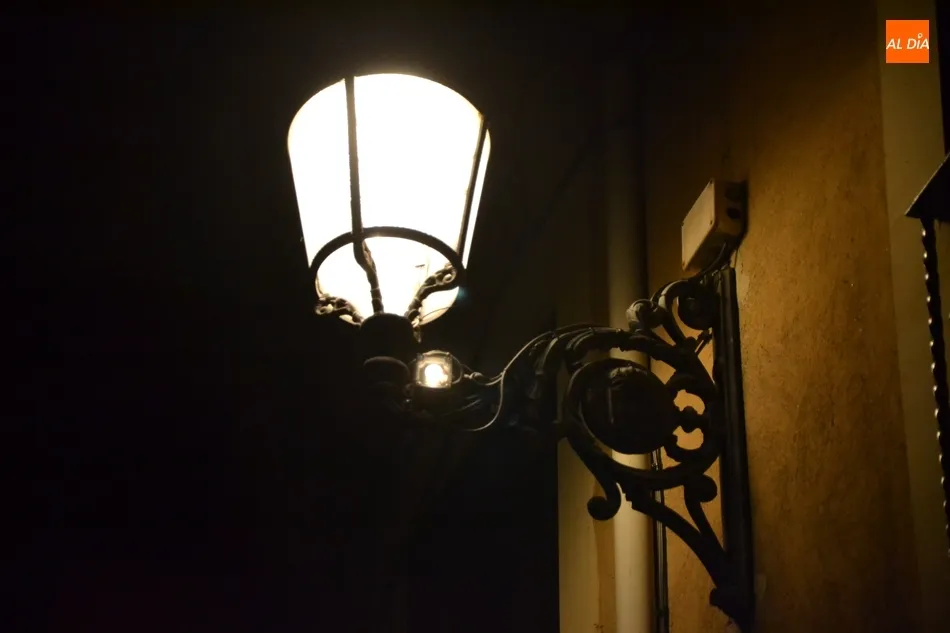 Foto 3 - La cara interna de la Puerta del Sol estrena iluminaci&oacute;n  