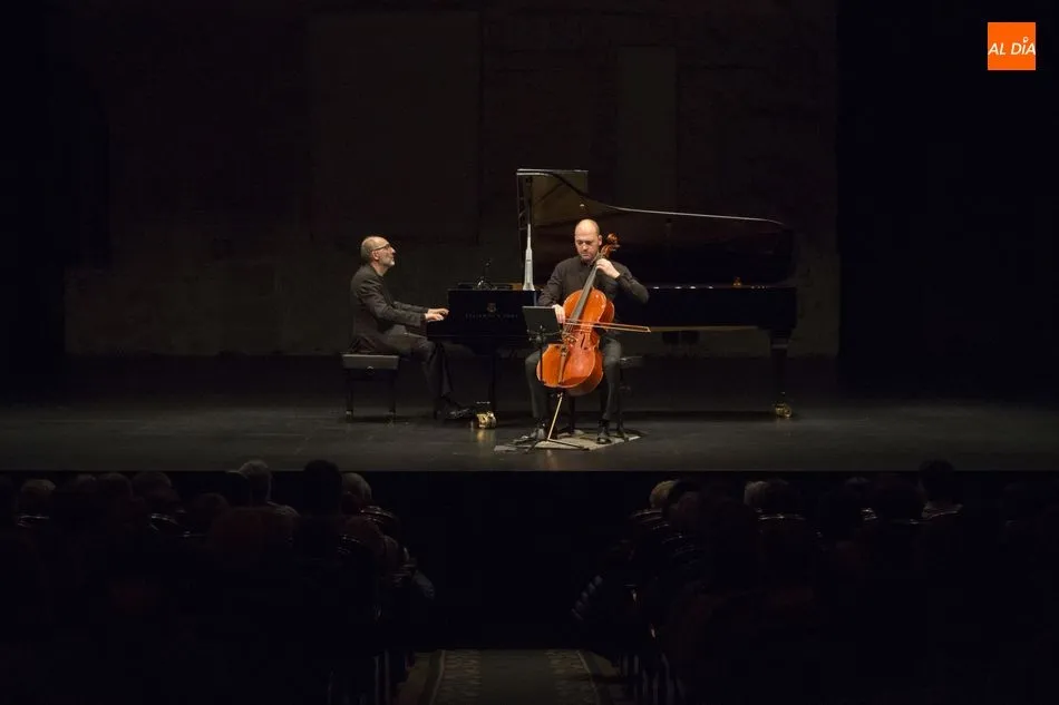Foto 3 - El concierto del pianista Kenndy Moretti y el violonchelista Arnau Tom&aacute;s llena el Liceo  