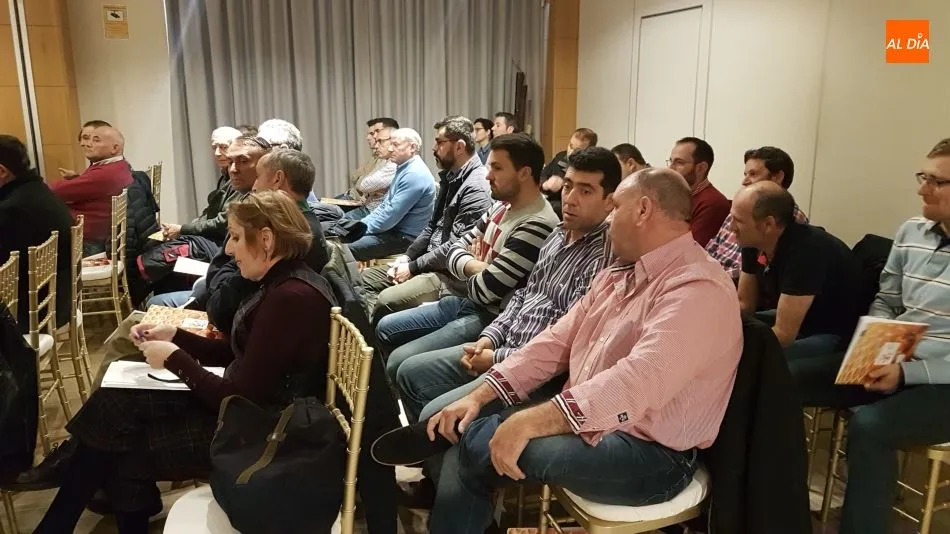 Foto 4 - Los apicultores exigen m&aacute;s controles para evitar que el 40% de la miel china de baja calidad entre ...