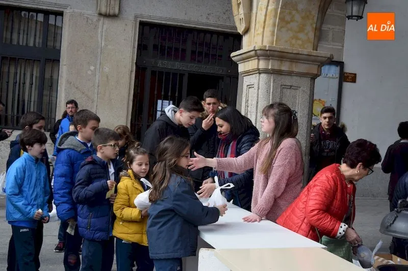 Foto 10 - Manos Unidas supera los mil bocadillos repartidos en la operaci&oacute;n bocata albense