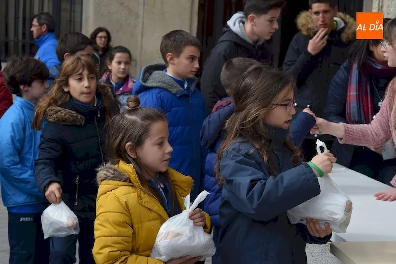 Foto 9 - Manos Unidas supera los mil bocadillos repartidos en la operaci&oacute;n bocata albense