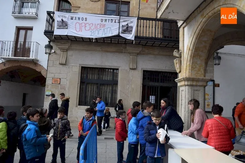 Foto 8 - Manos Unidas supera los mil bocadillos repartidos en la operaci&oacute;n bocata albense
