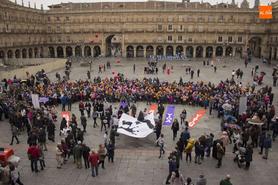 Foto 3 - El colegio de las Jesuitinas celebra su centenario con un acto en la Plaza Mayor