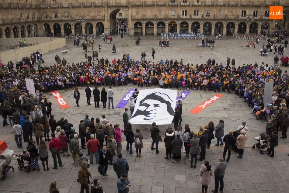 Foto 2 - El colegio de las Jesuitinas celebra su centenario con un acto en la Plaza Mayor