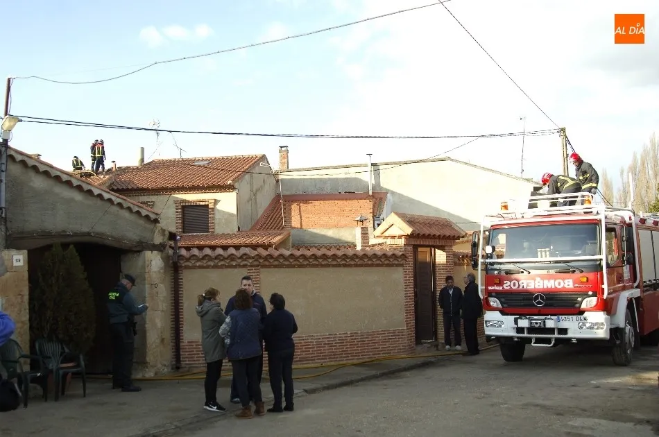 Los trabajos de extinción se prolongaron durante parte de la tarde | Fotos Adrián Martín