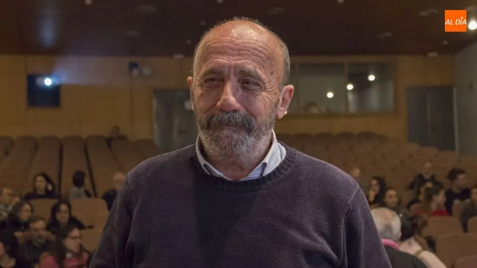 José Palazón, presidente de la Asociación Pro Derechos de la Infancia, en la Facultad de Geografía. Fotos: Elena López