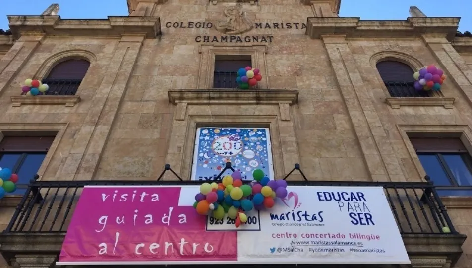 Fachada del edificio principal del colegio Maristas