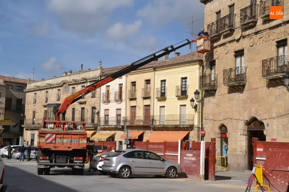 Foto 4 - Levantado el primer tablao de la Plaza Mayor  