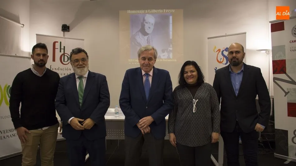 Presentación de los actos con los que se homenajea la figura del intelectual brasileño Gilberto Freyre. Fotos: Elena López