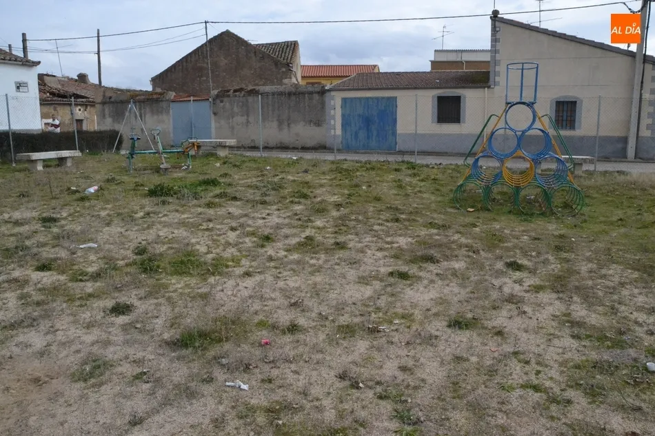 Foto 7 - El patito feo de los parques infantiles mirobrigenses  