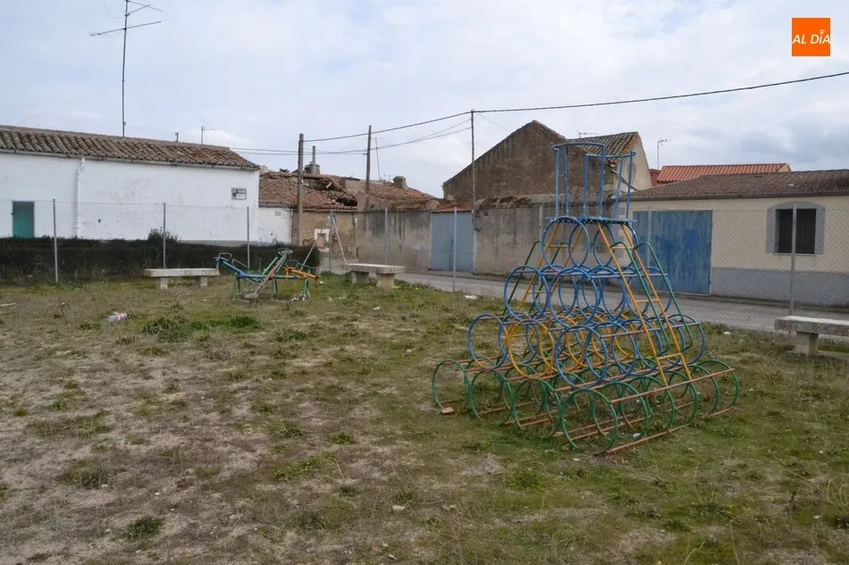 Foto 11 - El patito feo de los parques infantiles mirobrigenses  