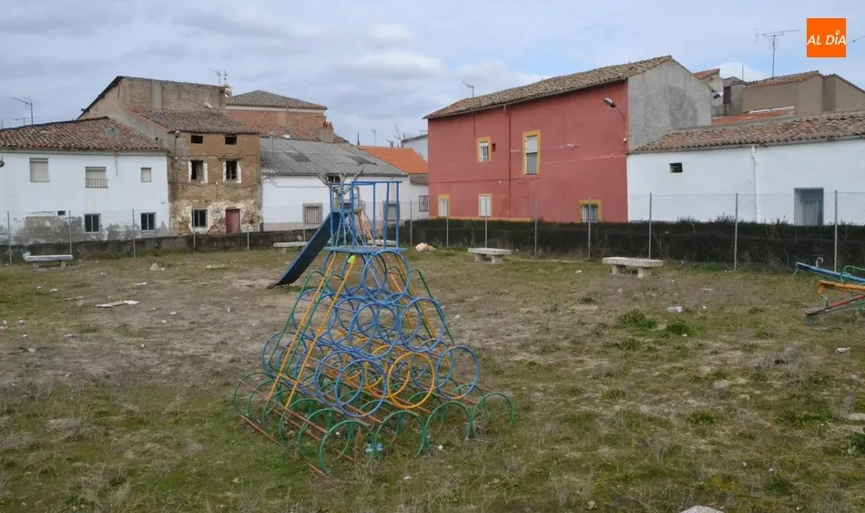 Foto 4 - El patito feo de los parques infantiles mirobrigenses  