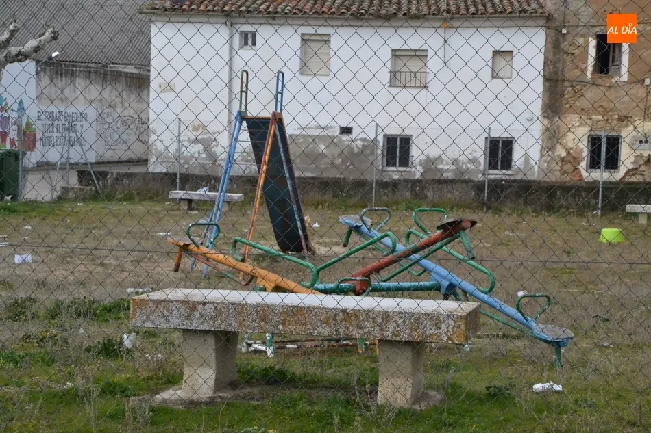 Foto 2 - El patito feo de los parques infantiles mirobrigenses  