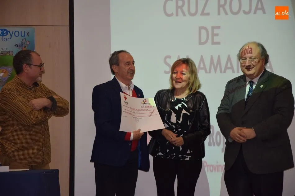 Foto 5 - El Club Deportivo Padre Basab&eacute; hace entrega del XI Chip Solidario