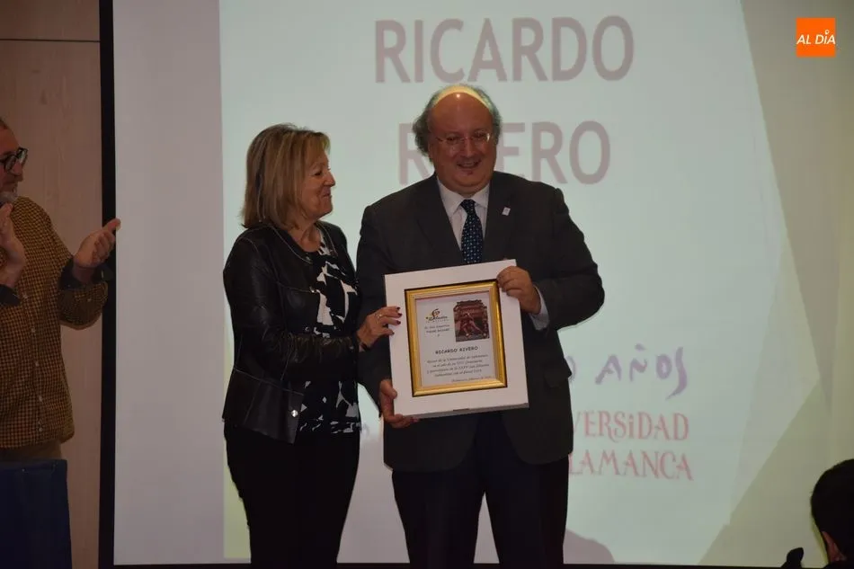 Foto 4 - El Club Deportivo Padre Basab&eacute; hace entrega del XI Chip Solidario