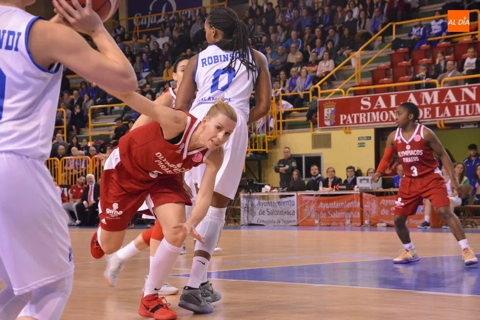 Foto 4 - Perfumer&iacute;as Avenida se despide de la Euroliga con una gran victoria ante su p&uacute;blico (72-48)