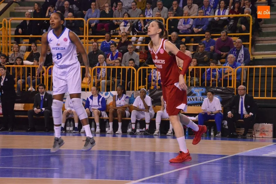 Foto 3 - Perfumer&iacute;as Avenida se despide de la Euroliga con una gran victoria ante su p&uacute;blico (72-48)