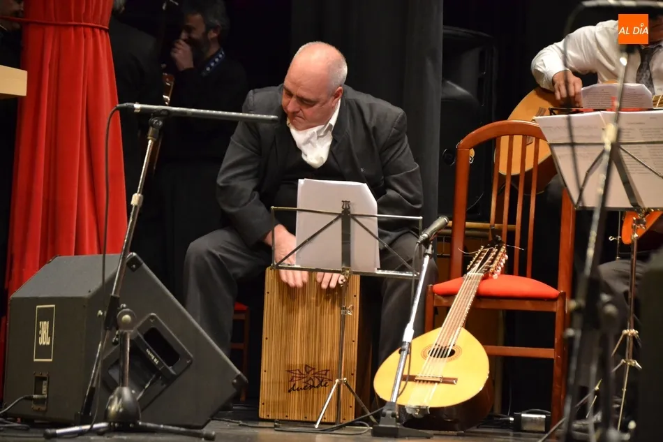 Foto 10 - La Rondalla monta el mercadillo en el Teatro con dos debutantes y tres grandes protagonistas en sus ...