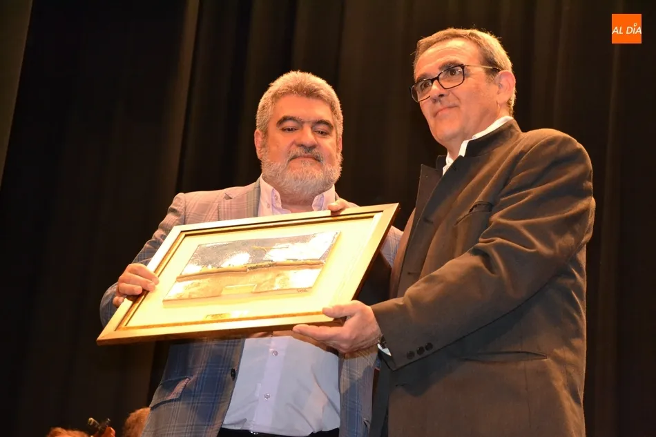 Foto 6 - La Rondalla monta el mercadillo en el Teatro con dos debutantes y tres grandes protagonistas en sus ...