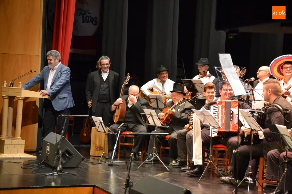 Foto 3 - La Rondalla monta el mercadillo en el Teatro con dos debutantes y tres grandes protagonistas en sus ...