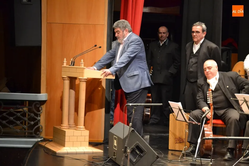 Foto 4 - La Rondalla monta el mercadillo en el Teatro con dos debutantes y tres grandes protagonistas en sus ...