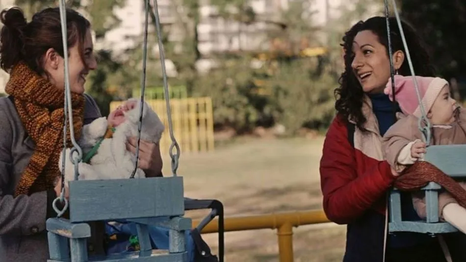 Las mujeres dedican más tiempo a las tareas del hogar y cuidados de la familia