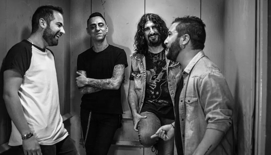 Estamos super contentos con el disco que hemos hecho y queremos persentarlo en todos los lugares posibles