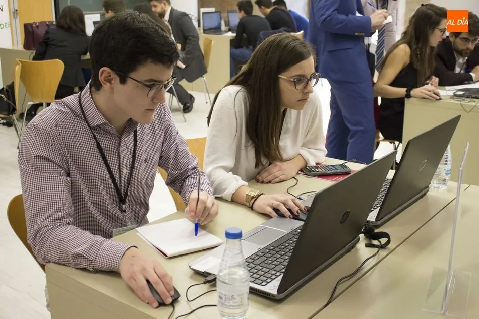 Foto 10 - Ocho equipos compiten en Salamanca en la final regional del Global Management Challenge&nbsp;