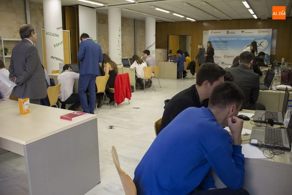 Foto 3 - Ocho equipos compiten en Salamanca en la final regional del Global Management Challenge&nbsp;