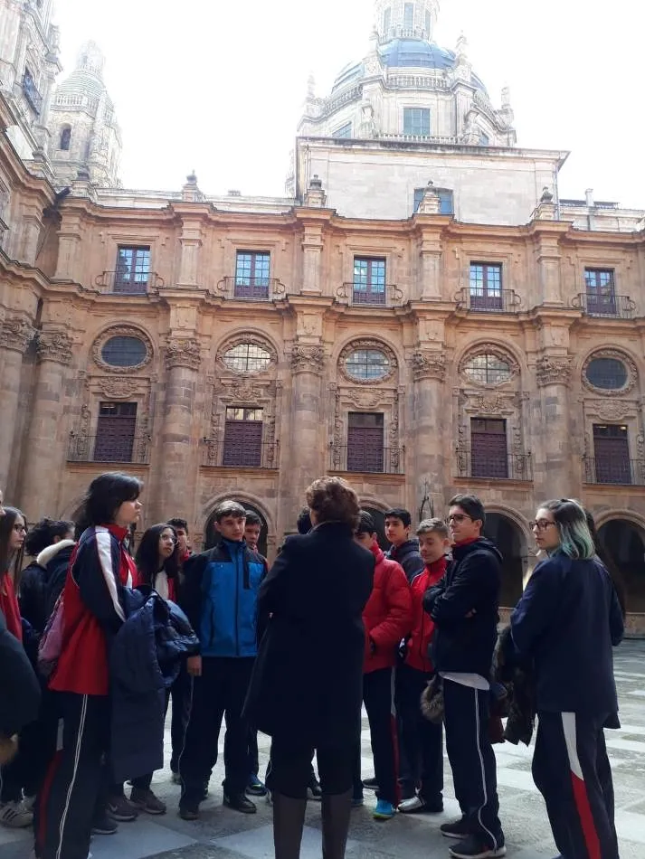 Foto 4 - Interesante lecci&oacute;n de arte para alumnos de Trinitarios en la Universidad Pontificia y la Clerec&iacute;a