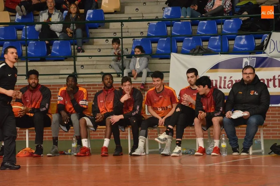 Banquillo del Aquimisa Carbajosa durante un partido