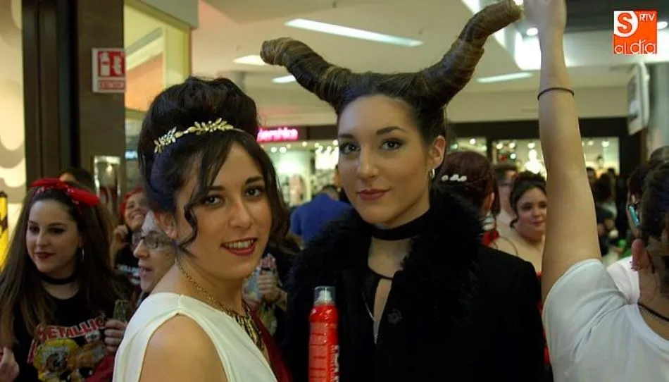 Por tercer año consecutivo, los ciclos formativos de grado medio de “Actividades Comerciales” y de “Peluquería Capilar” del Centro de Formación Profesional Hernández Vera organizan este especial desfile