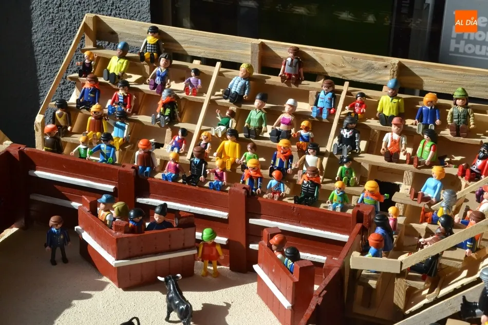 Foto 10 - Francisco Ramos expone su maqueta del coso taurino con m&aacute;s de 250 mu&ntilde;ecos de Playmobil  