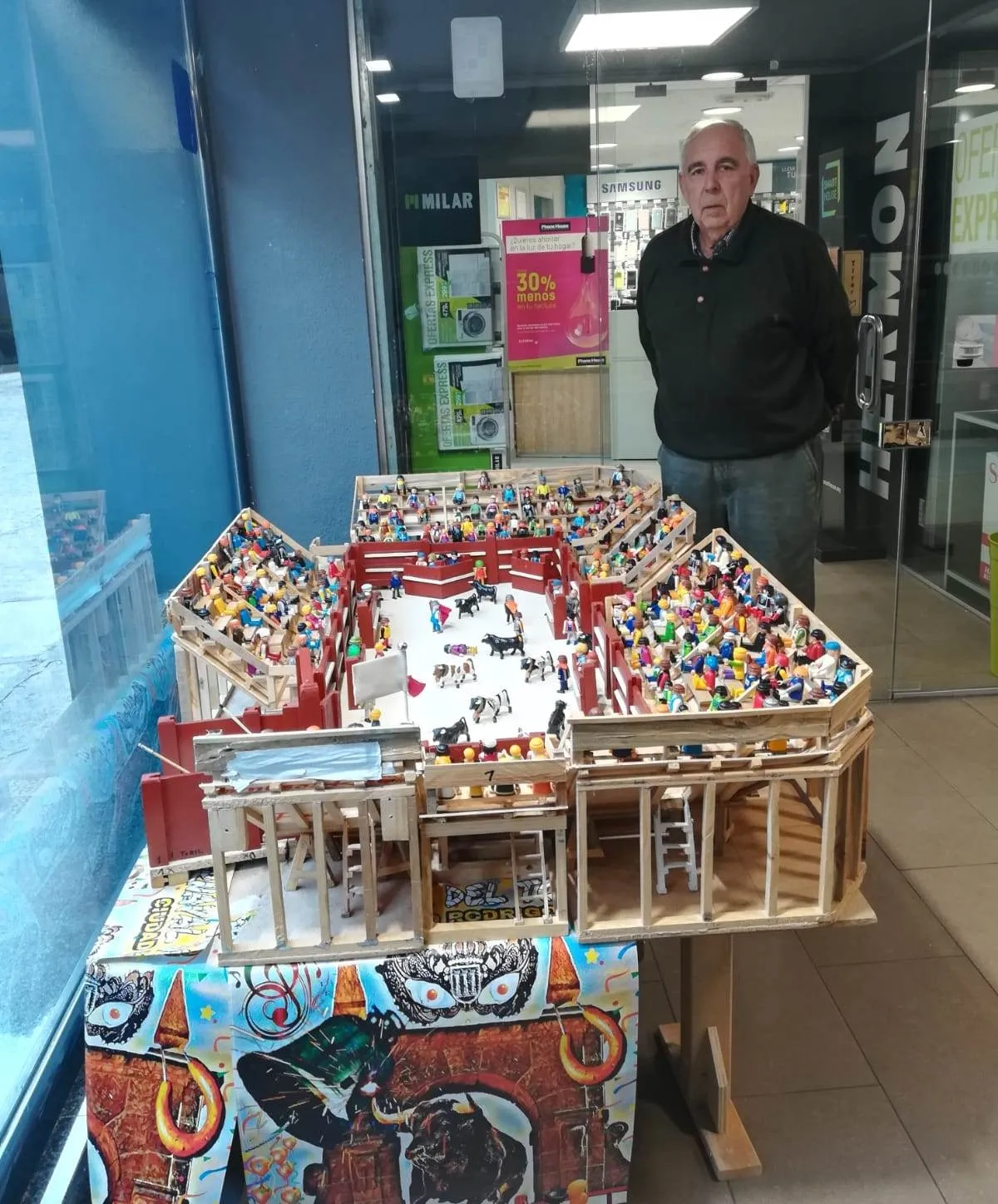 Foto 2 - Francisco Ramos expone su maqueta del coso taurino con m&aacute;s de 250 mu&ntilde;ecos de Playmobil  