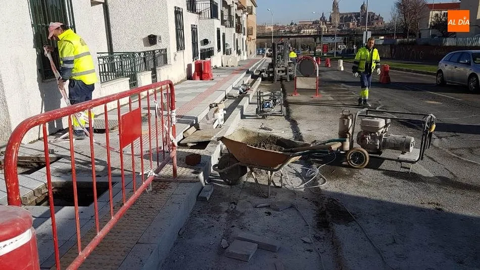 Foto 2 - La renovaci&oacute;n de las aceras en el acceso sur de la ciudad finalizar&aacute; en mayo