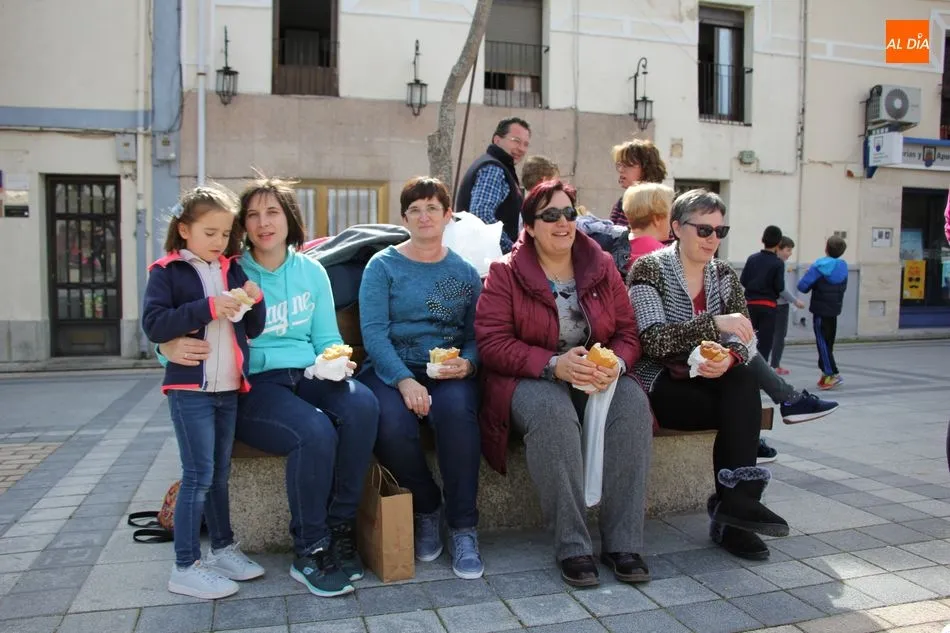 Foto 10 - Vitigudino muestra su lado m&aacute;s solidario en la Operaci&oacute;n Bocata  