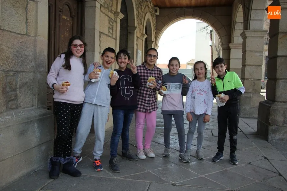 Foto 3 - Vitigudino muestra su lado m&aacute;s solidario en la Operaci&oacute;n Bocata  