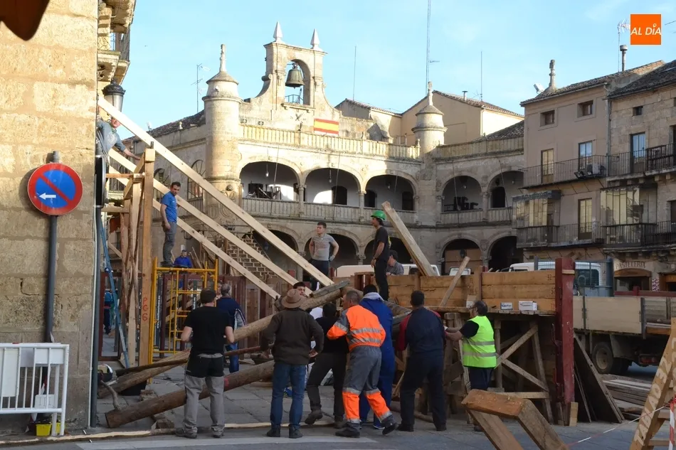 Foto 9 - En marcha el gran espect&aacute;culo de la construcci&oacute;n de los tablaos  
