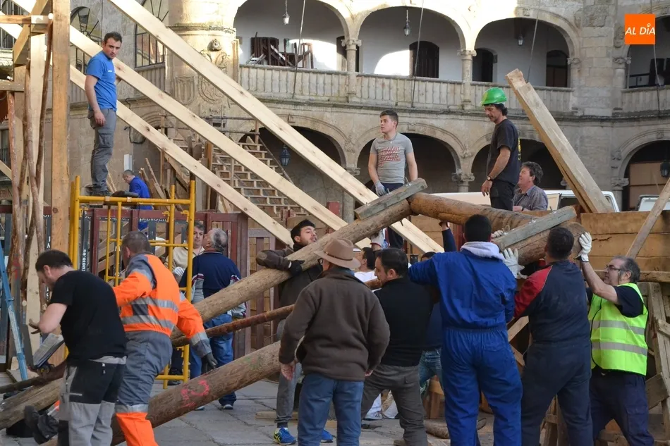 Foto 8 - En marcha el gran espect&aacute;culo de la construcci&oacute;n de los tablaos  
