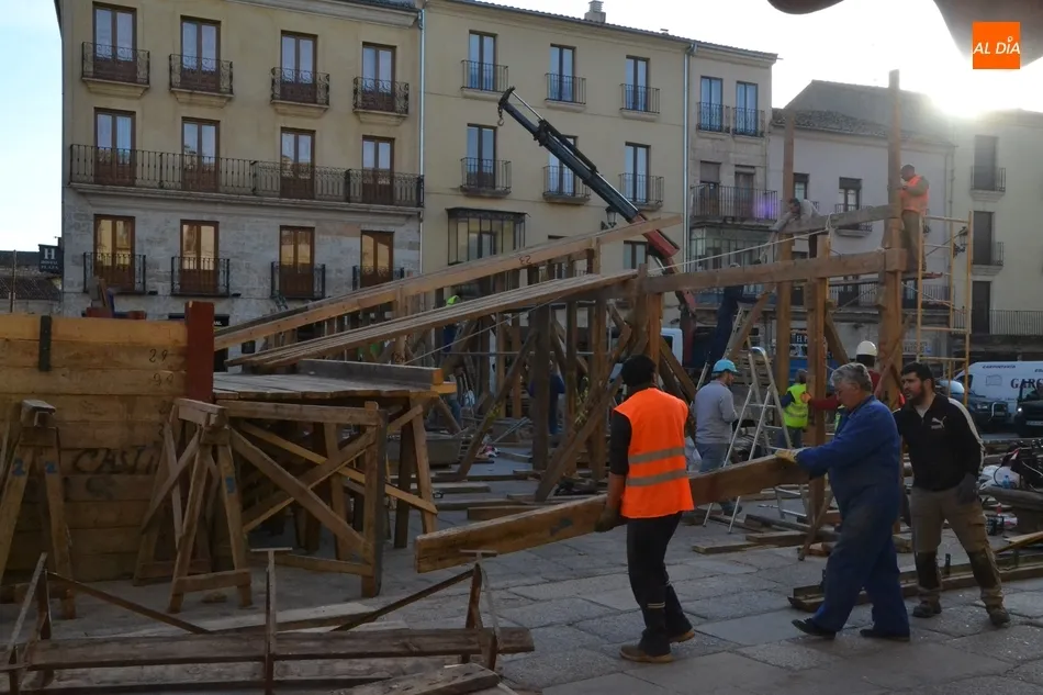 Foto 7 - En marcha el gran espect&aacute;culo de la construcci&oacute;n de los tablaos  