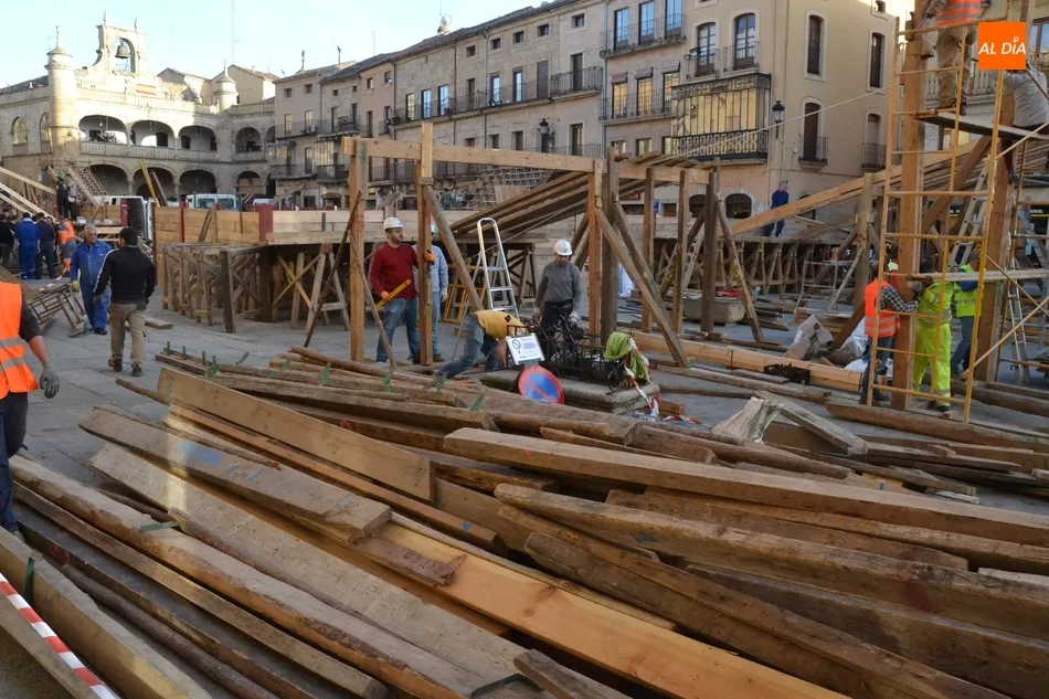 Foto 11 - En marcha el gran espect&aacute;culo de la construcci&oacute;n de los tablaos  