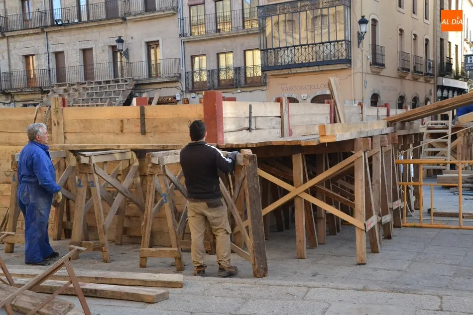 Foto 4 - En marcha el gran espect&aacute;culo de la construcci&oacute;n de los tablaos  