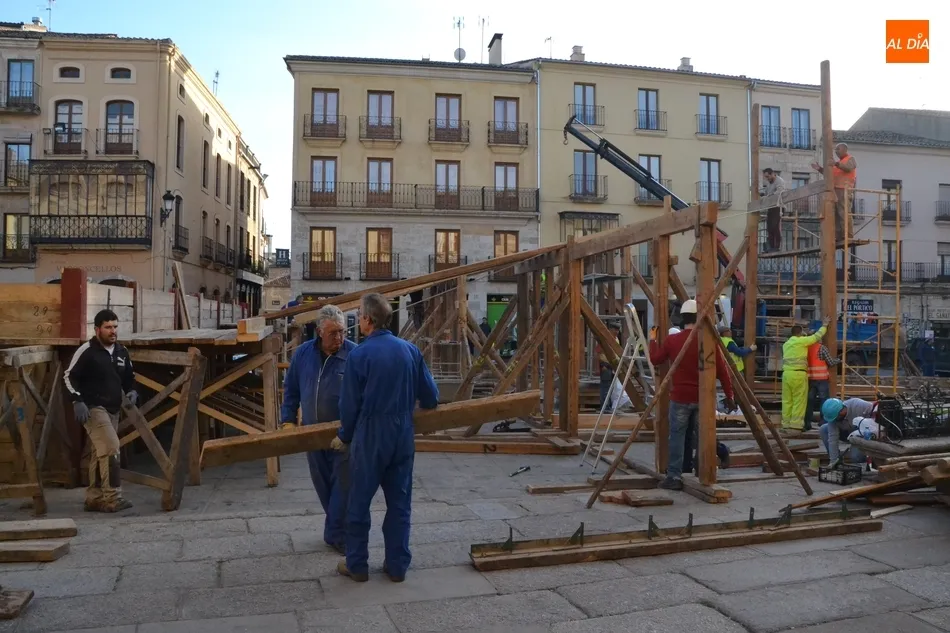 Foto 3 - En marcha el gran espect&aacute;culo de la construcci&oacute;n de los tablaos  