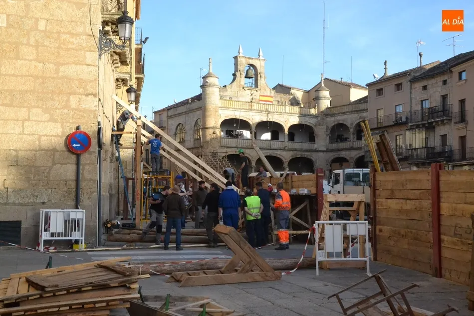 Foto 10 - En marcha el gran espect&aacute;culo de la construcci&oacute;n de los tablaos  