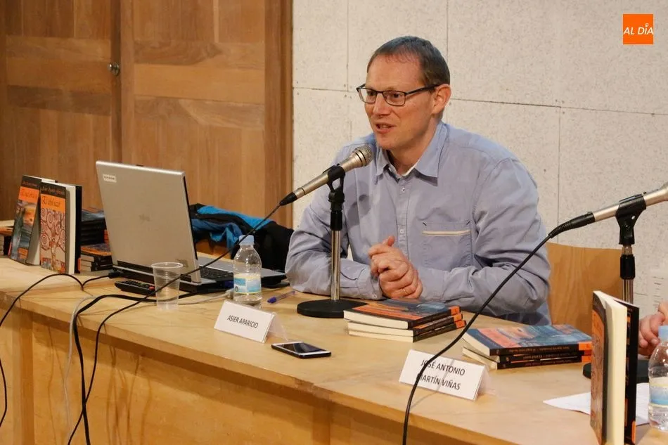 Foto 5 - La Casa de las Conchas acoge la presentaci&oacute;n de los libros de Asier Aparicio Fern&aacute;ndez
